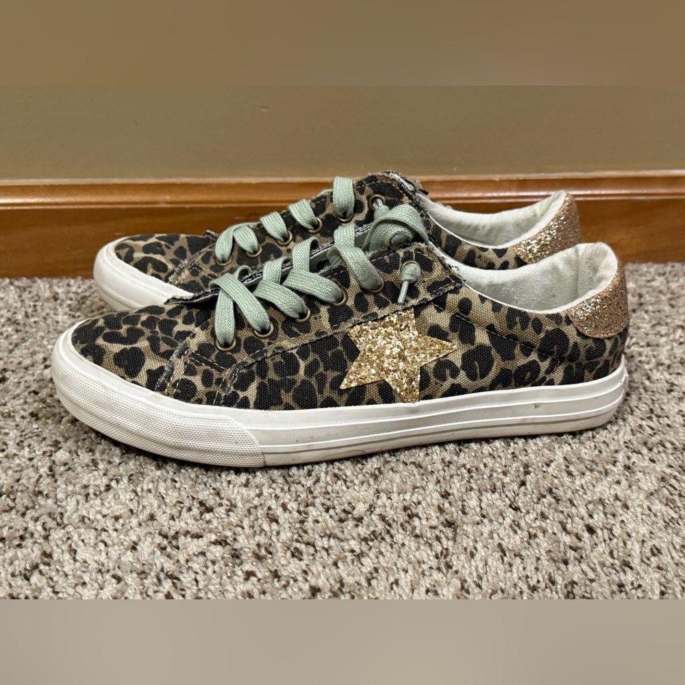 Women’s Size 10 Very G Camo Fashion Sneakers GUC